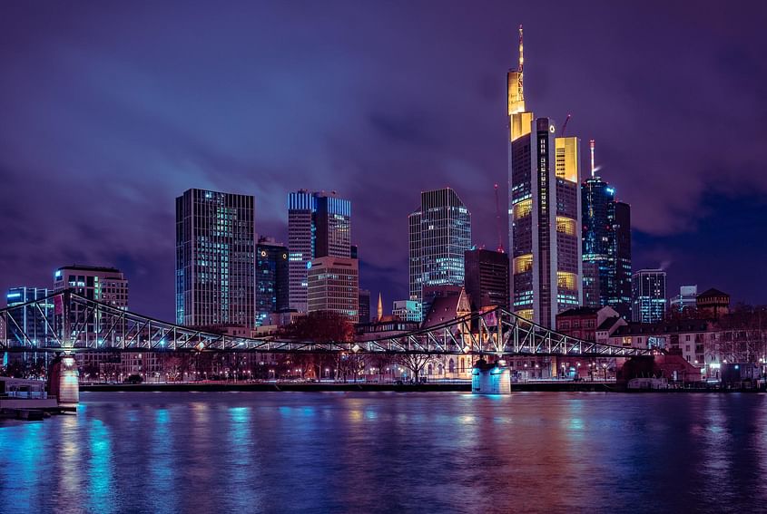 Skyline Frankfurt,Taunus, Limes mit Erklärung bei 4,4gr CO2