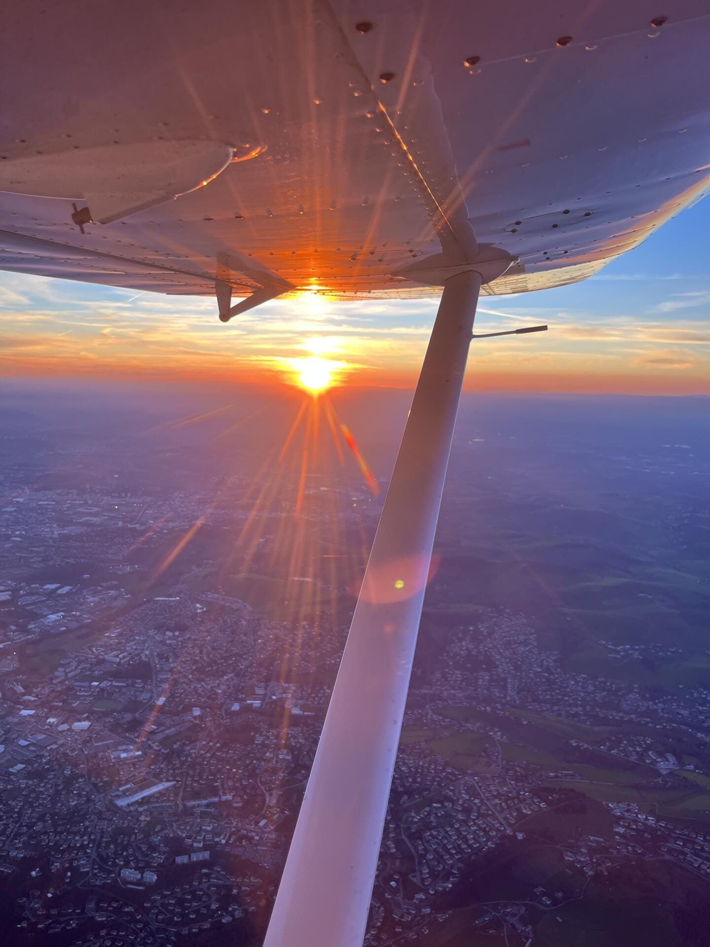 Vol au coucher du soleil dans la région Stephanoise