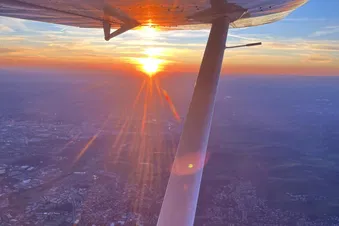 Vol au coucher du soleil dans la région Stephanoise