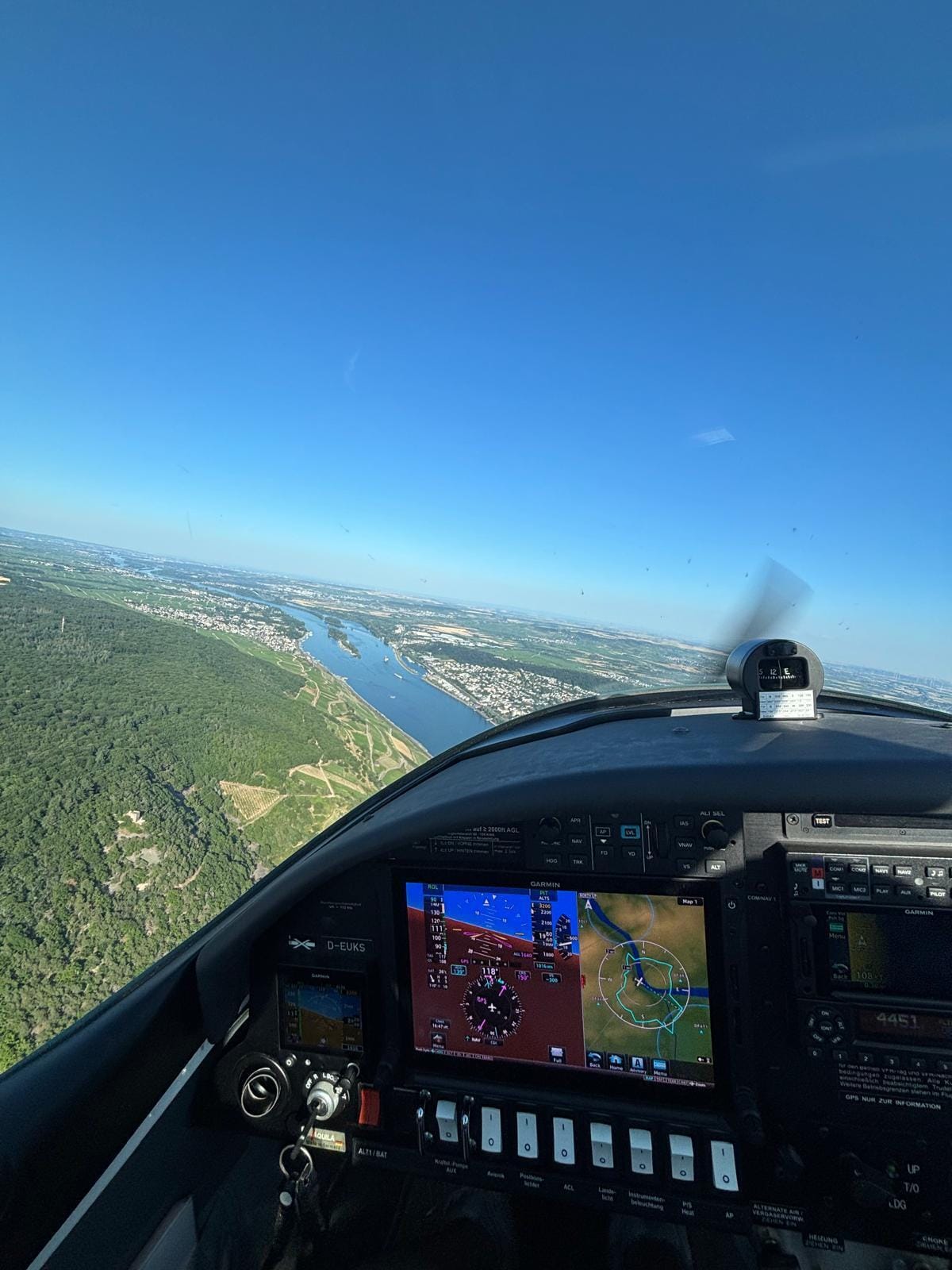 Aquila A211