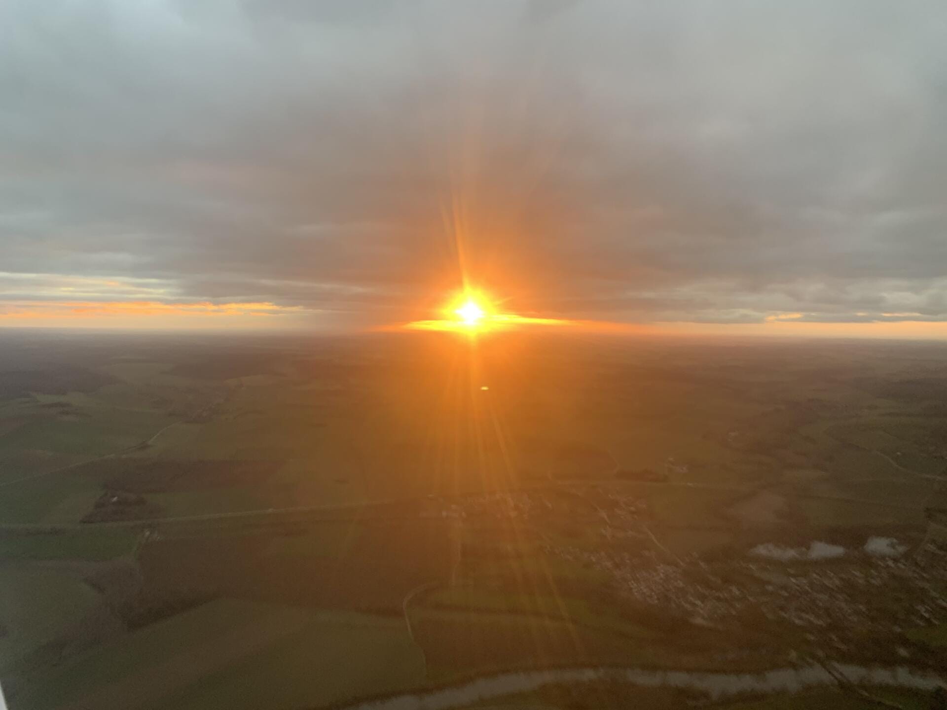 Vol au coucher de soleil