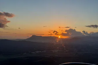 Coucher de soleil en vol
