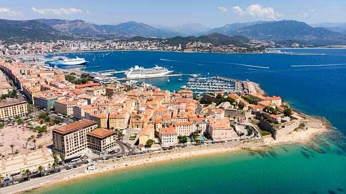 Vol aller-retour de Cuers-Pierrefeu à Ajaccio