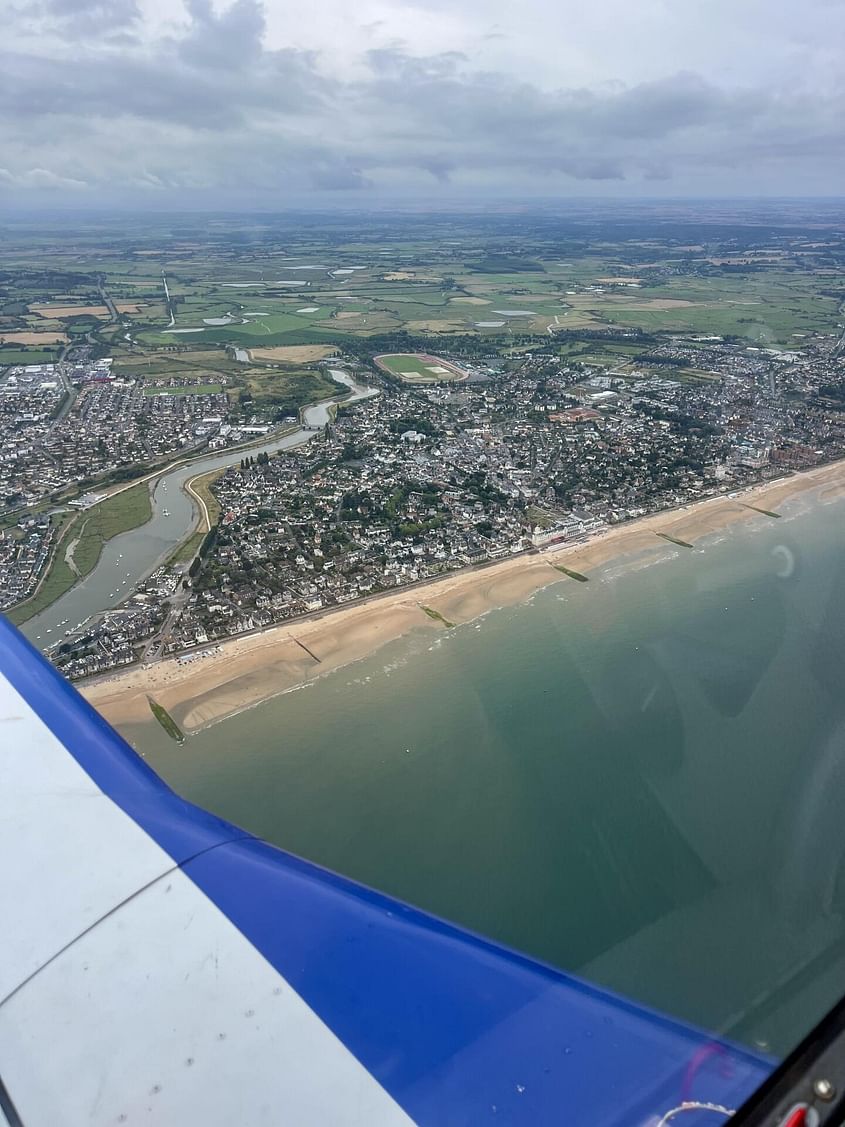 Balade aérienne à la découverte de la côte fleurie