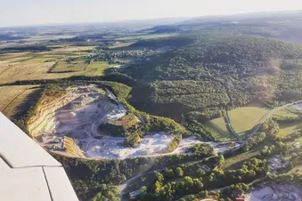 Nuits-Saint-Georges et Beaune vus du ciel