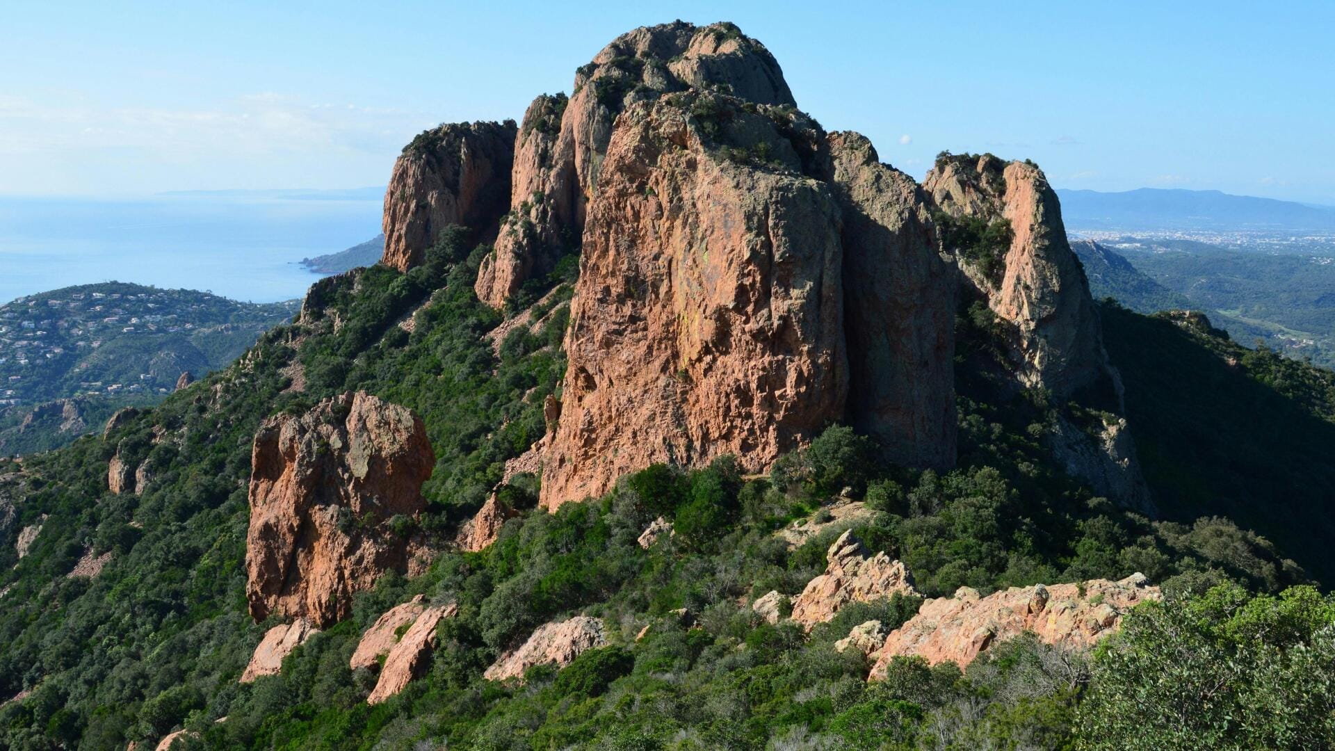 Le massif de l'Estérel en hélicoptère - Vol privé - R44