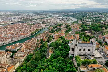 Balade aérienne au dessus de Lyon et ses alentours