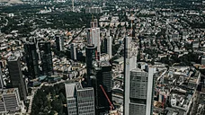 Frankfurt Skyline im Helikopter