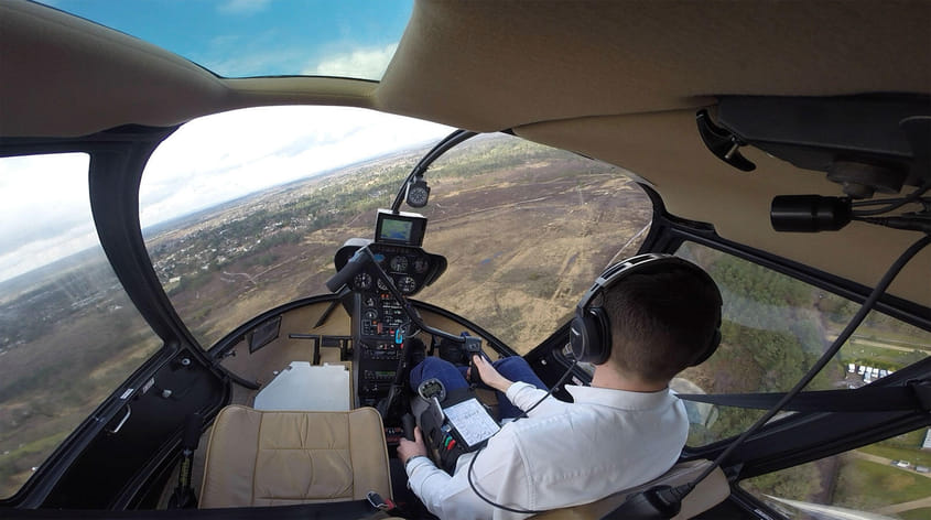 30 Min Trial Helicopter Flying Lesson in an R44