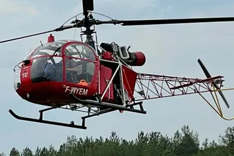 Survol du circuit automobile des 24h du Mans en hélico