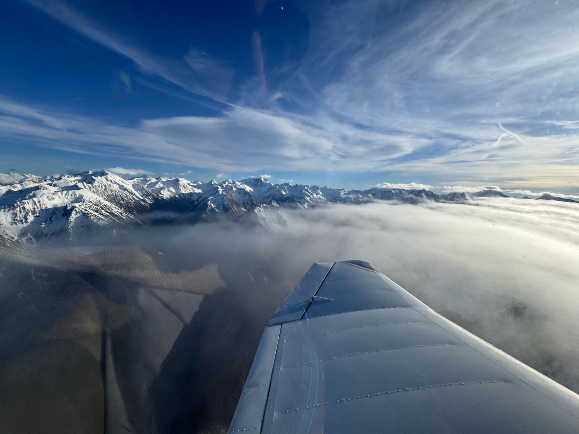 Survol des Pyrénées, coucher ou lever de soleil possible !