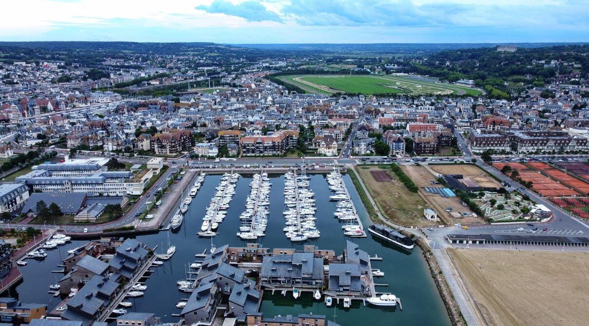 Cap sur Deauville en avion léger – Escapade inoubliable