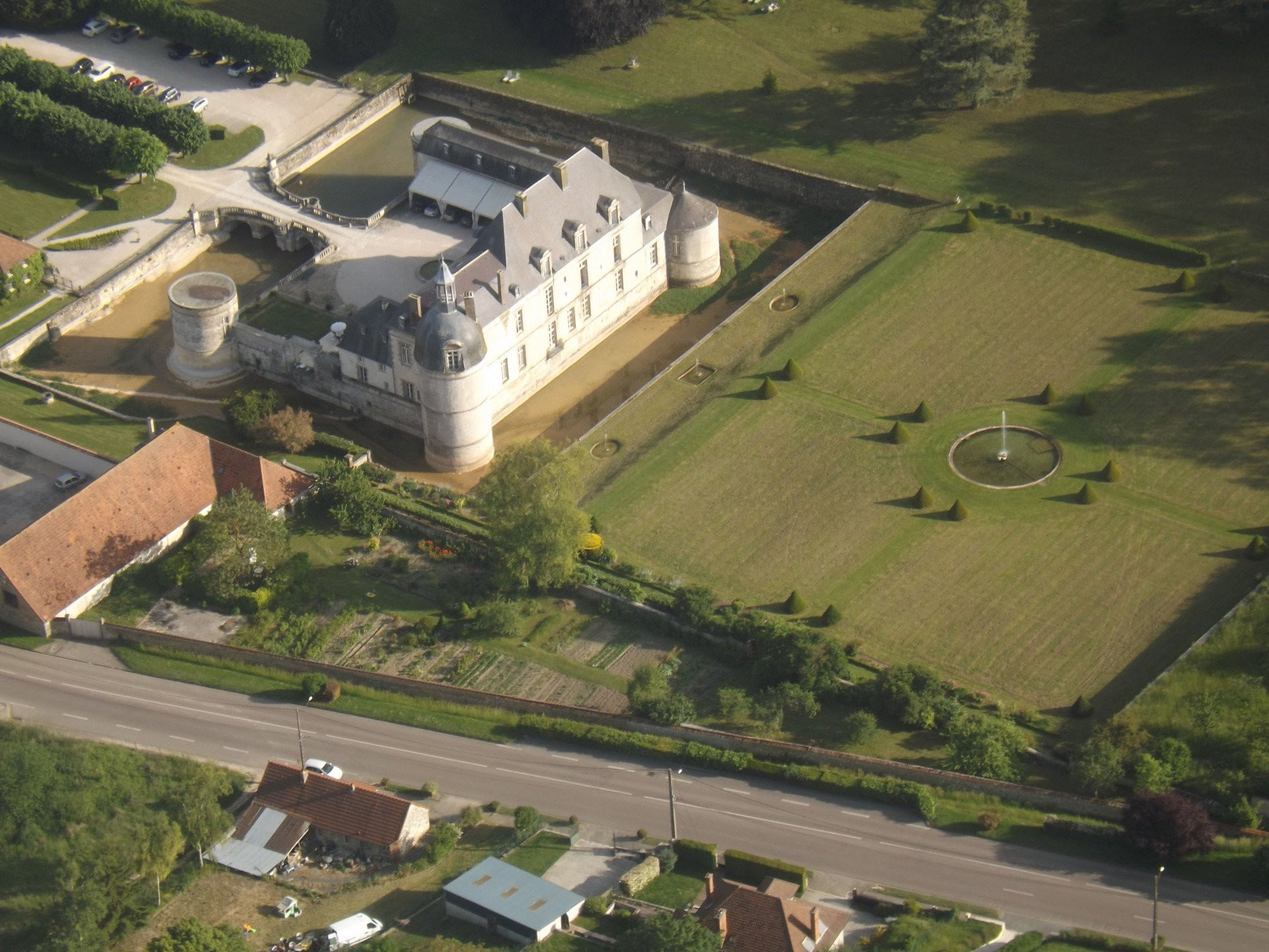 Balade aérienne entre Châteaux et les vignes