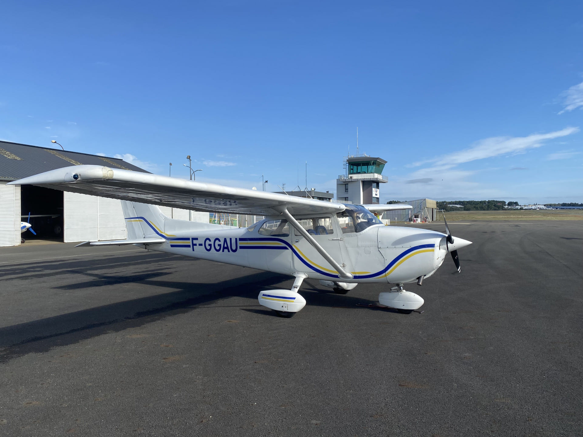 La tour en arrière plan