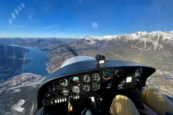Arrivée sur le lac de Serre-Ponçon en descendant la vallée de la Durance