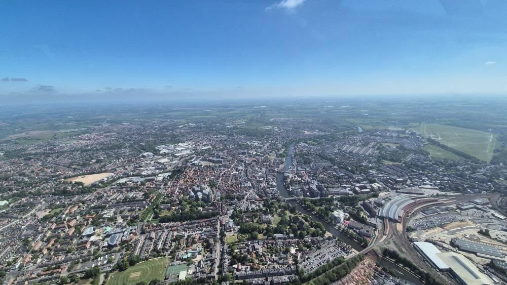 5 Minute flight from Elvington