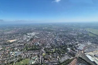 5 Minute flight from Elvington