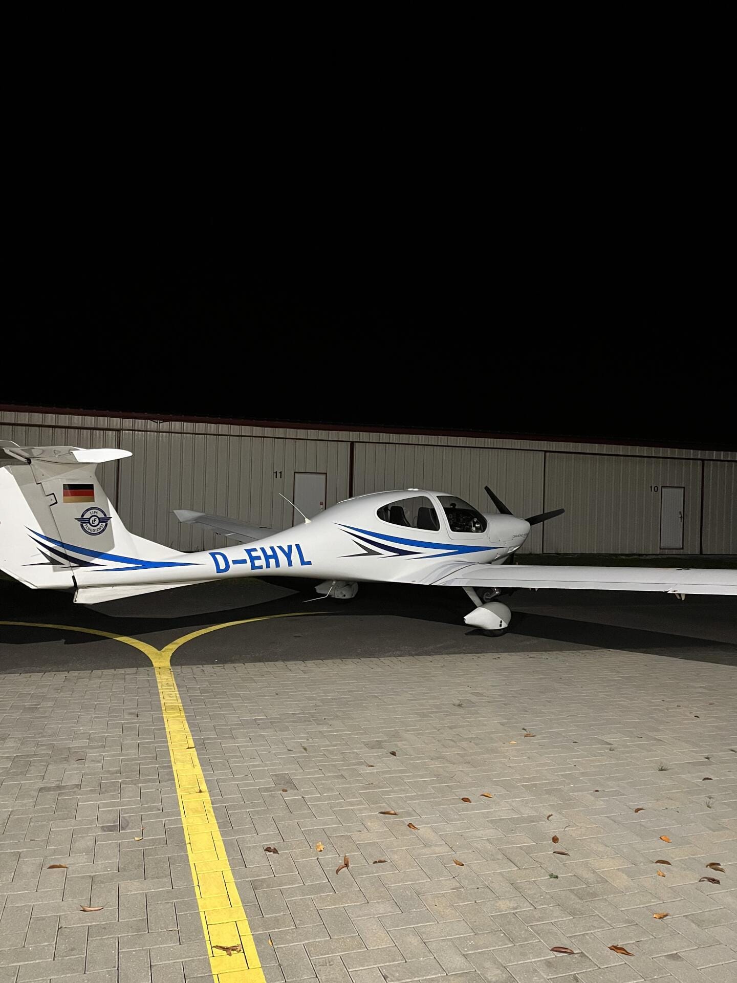 DA-40 bei der Nachtflugausbildung