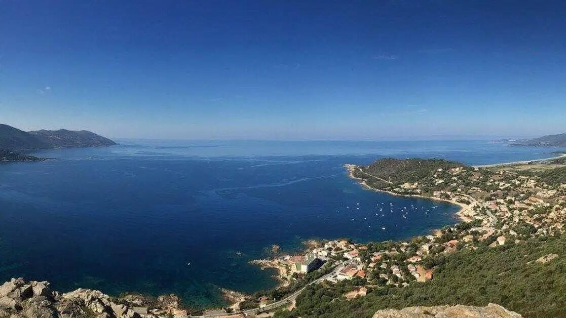 * Entre Mer et Montagne en Hélicoptère - Vol Partagé