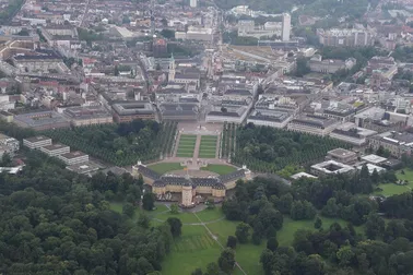 Rundflug ab Baden-Airpark nach Ettlingen und Karlsruhe