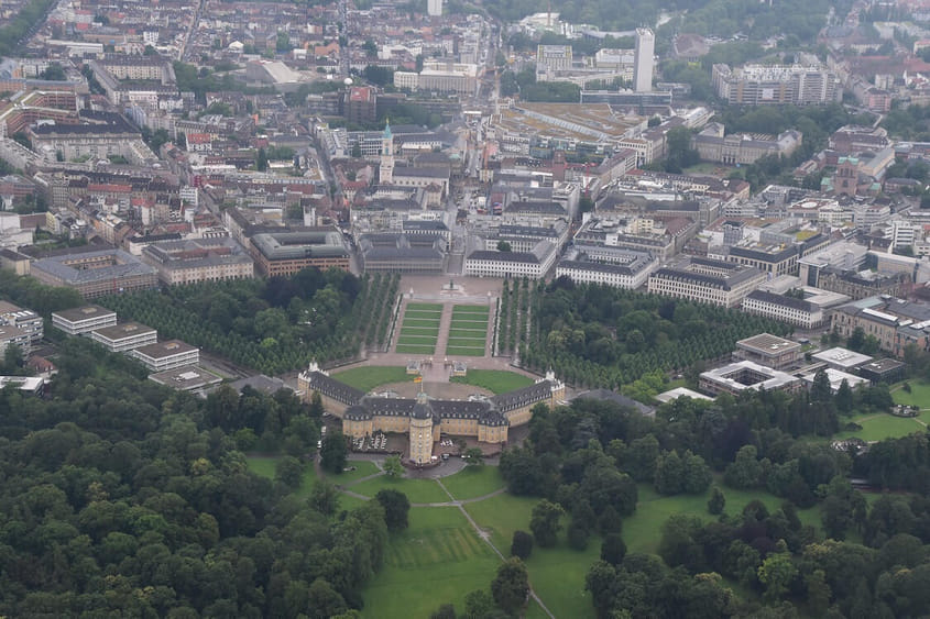 Rundflug ab Baden-Airpark nach Ettlingen und Karlsruhe