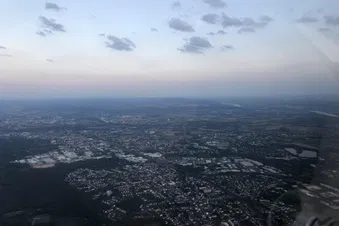 (Aus-)Flug nach Berlin o.ä.