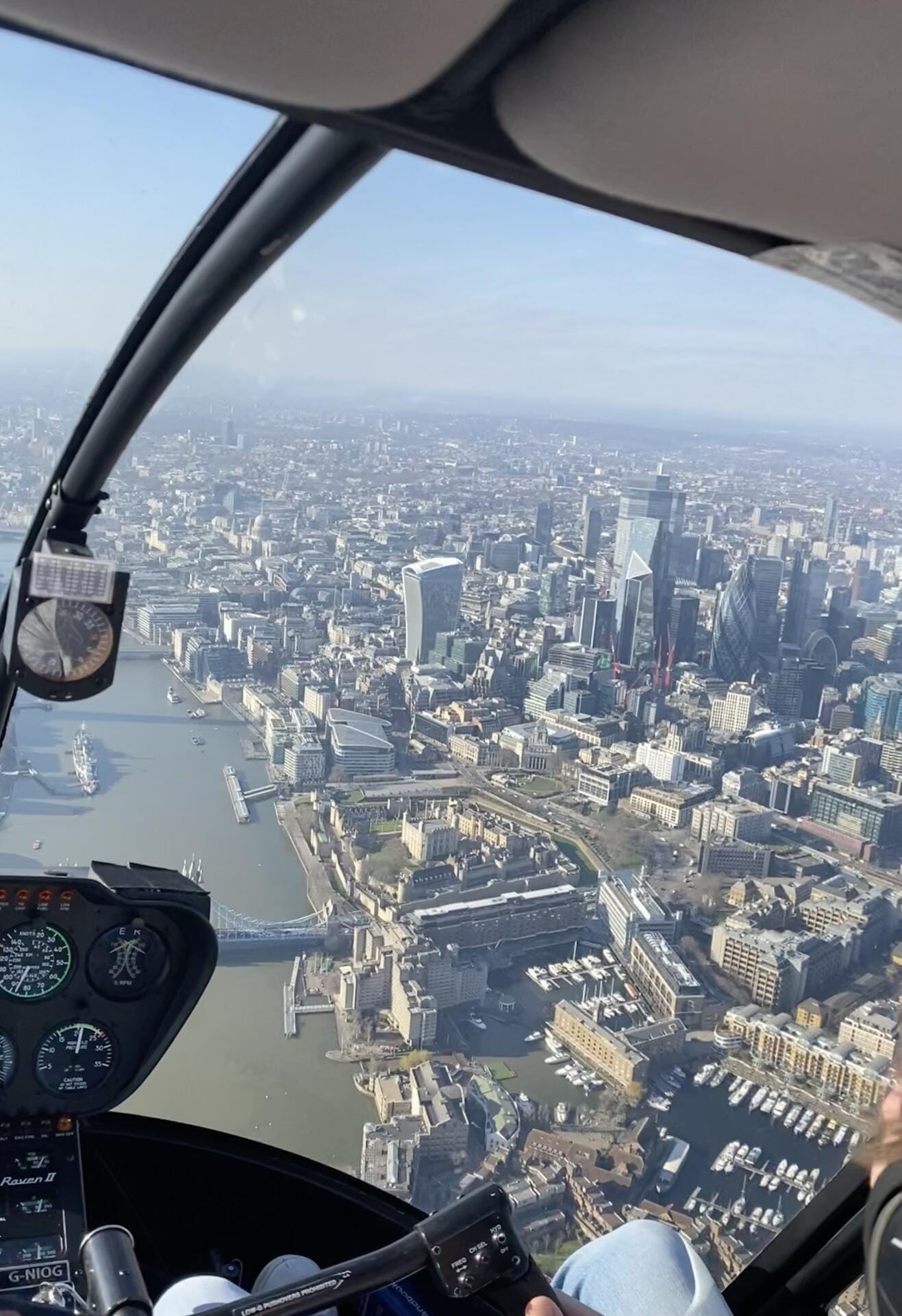 Discover London from above, fly along the Heli Routes