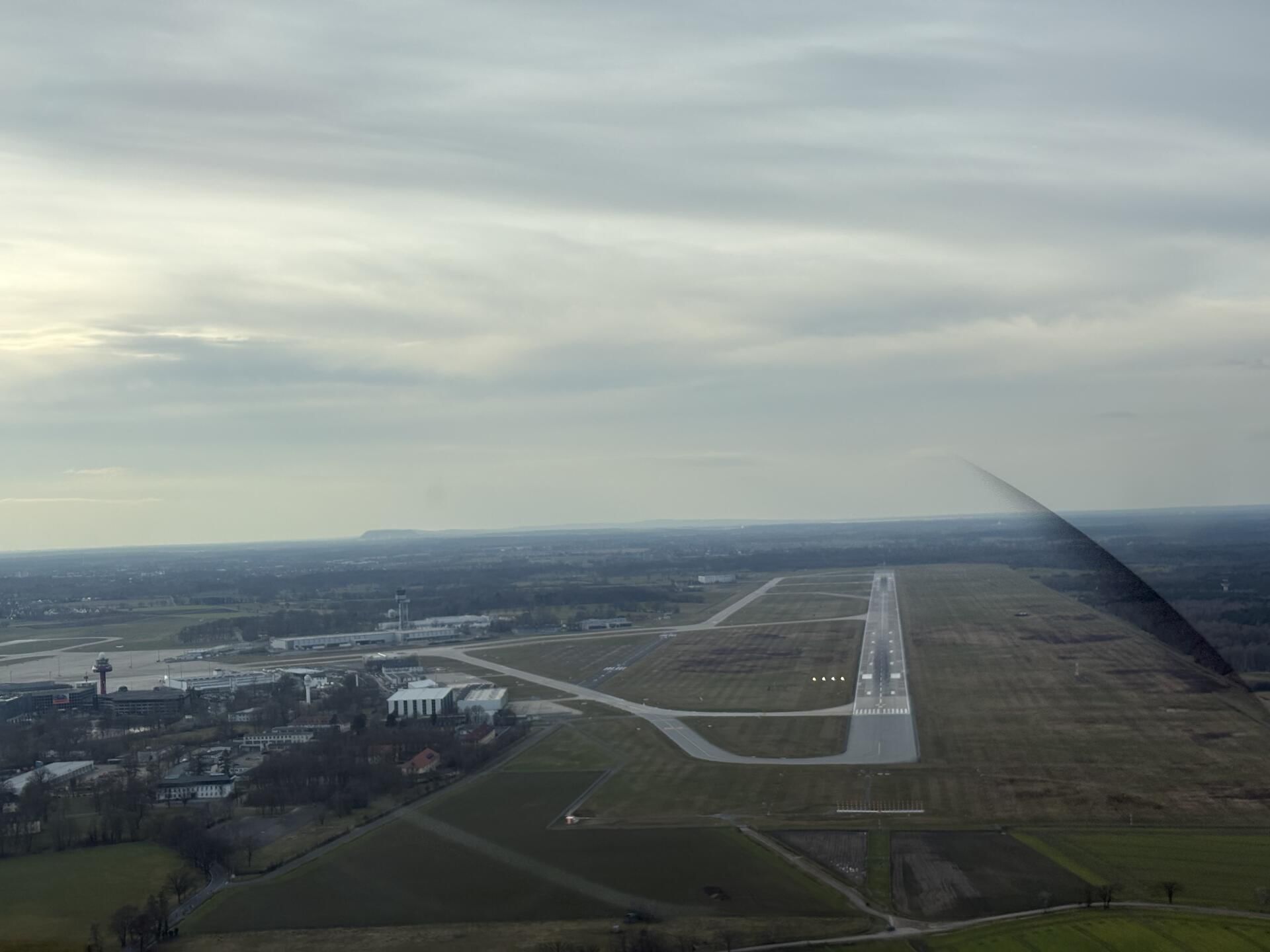 Hannover Flughafen, kurz vor der Ankunft
