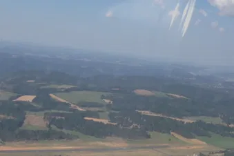 vue aérienne en arrivant sur la ville de Mende
