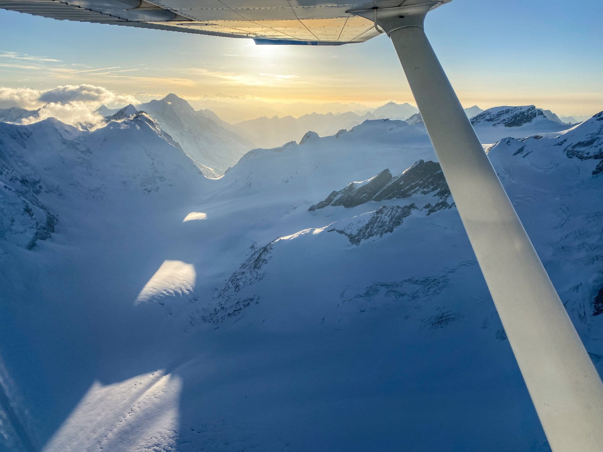 Le coucher de soleil vu du ciel, Préalpes et Plateau suisse
