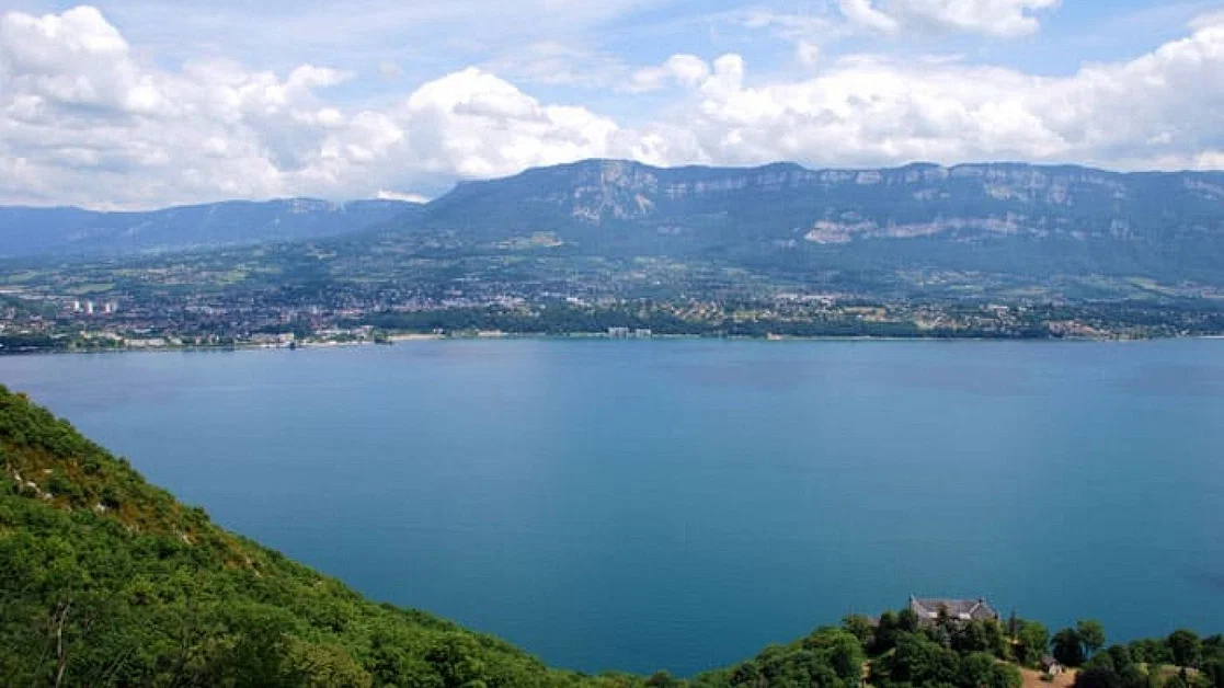 Le lac du Bourget et la Dombes