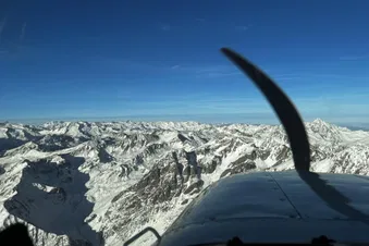 Survol des Pyrénées et Escale à Saint Girons