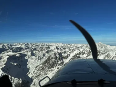 Survol des Pyrénées et Escale à Saint Girons