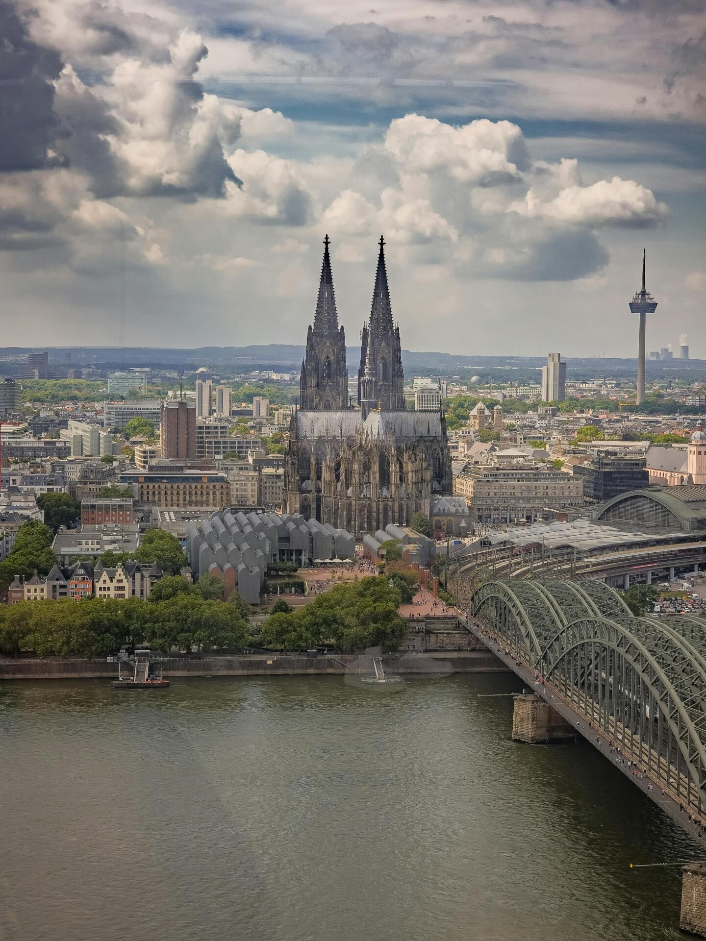 Happy Birthday! Kölner Dom - entlang des Rheins -...