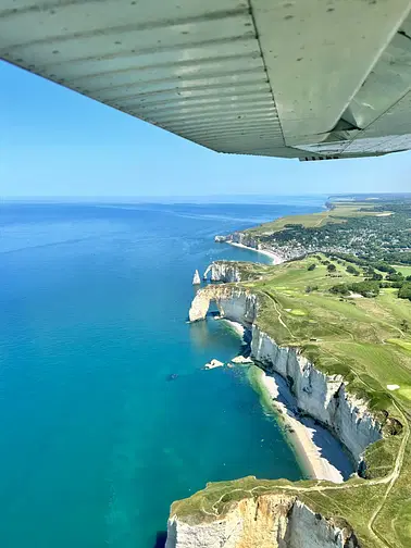 Survol Etretat, Baie de Seine, Port Havre, pont de Normandie