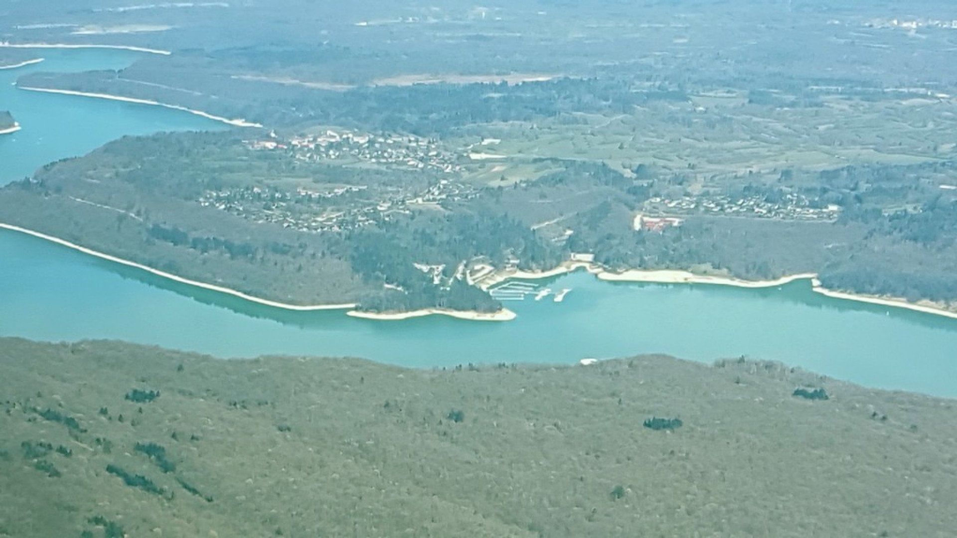 Découvrez le Jura et survolez le lac de Vouglans