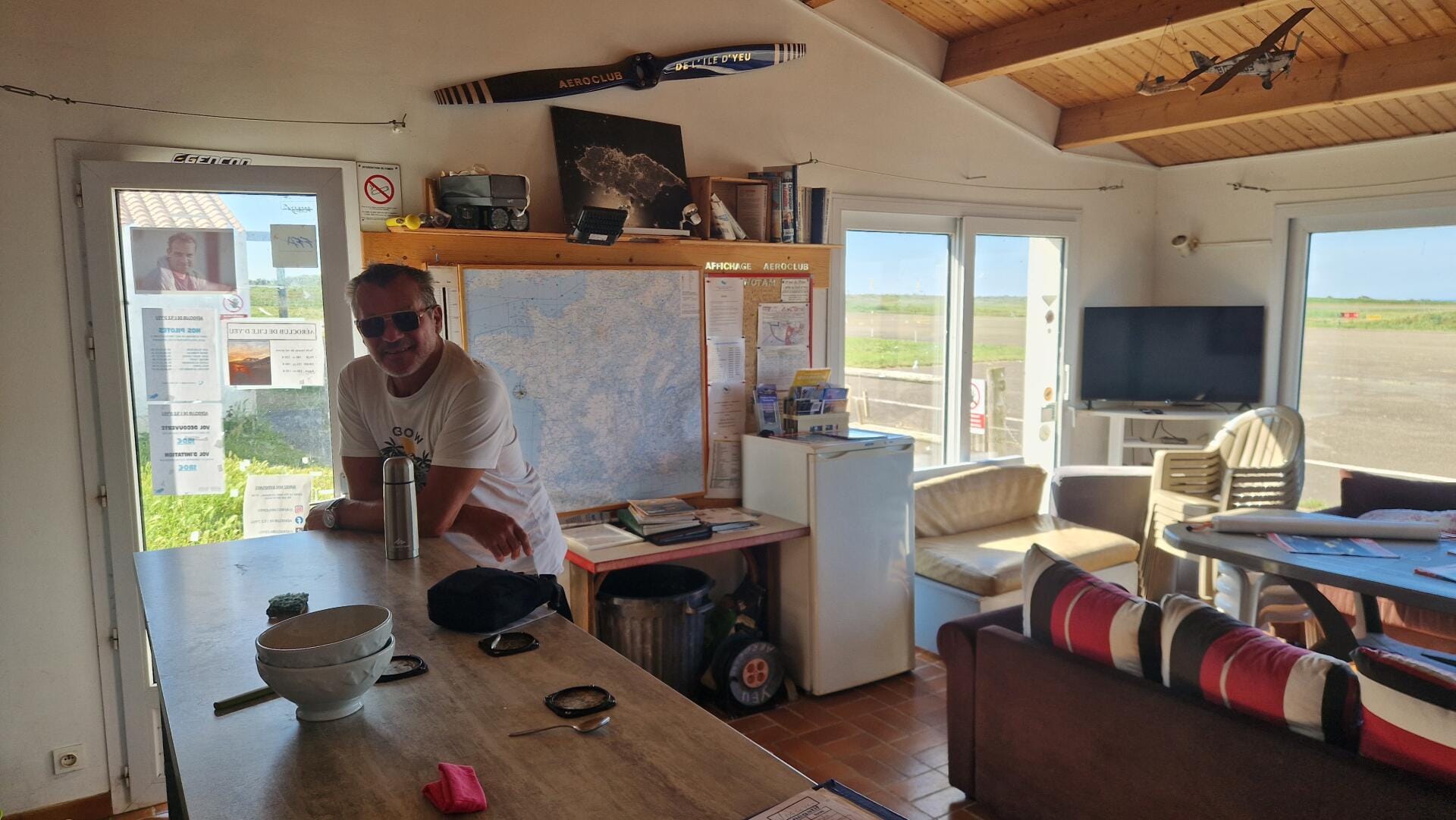 Le bar de l'aéroclub de l'île d'Yeu