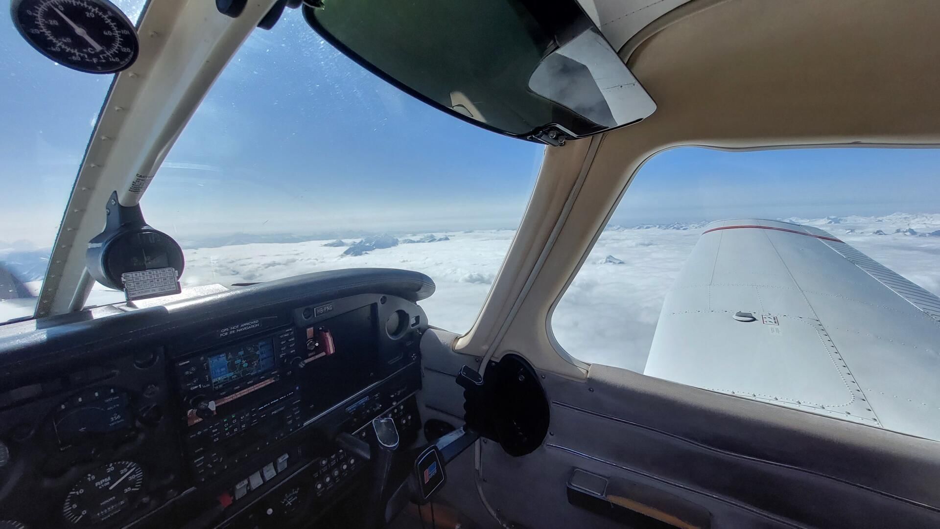 Rundflug mit Heiratsantrag und "Will you marry me?" Banner