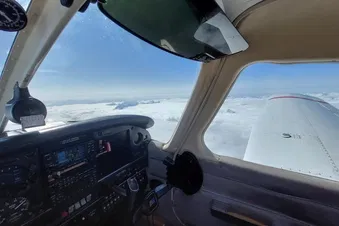 Rundflug mit Heiratsantrag und "Will you marry me?" Banner