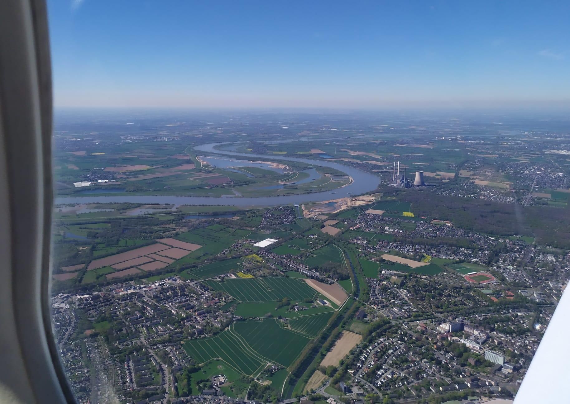 Käffchen am Flugplatz - Bequeme Ledersitze, Piper Archer 3