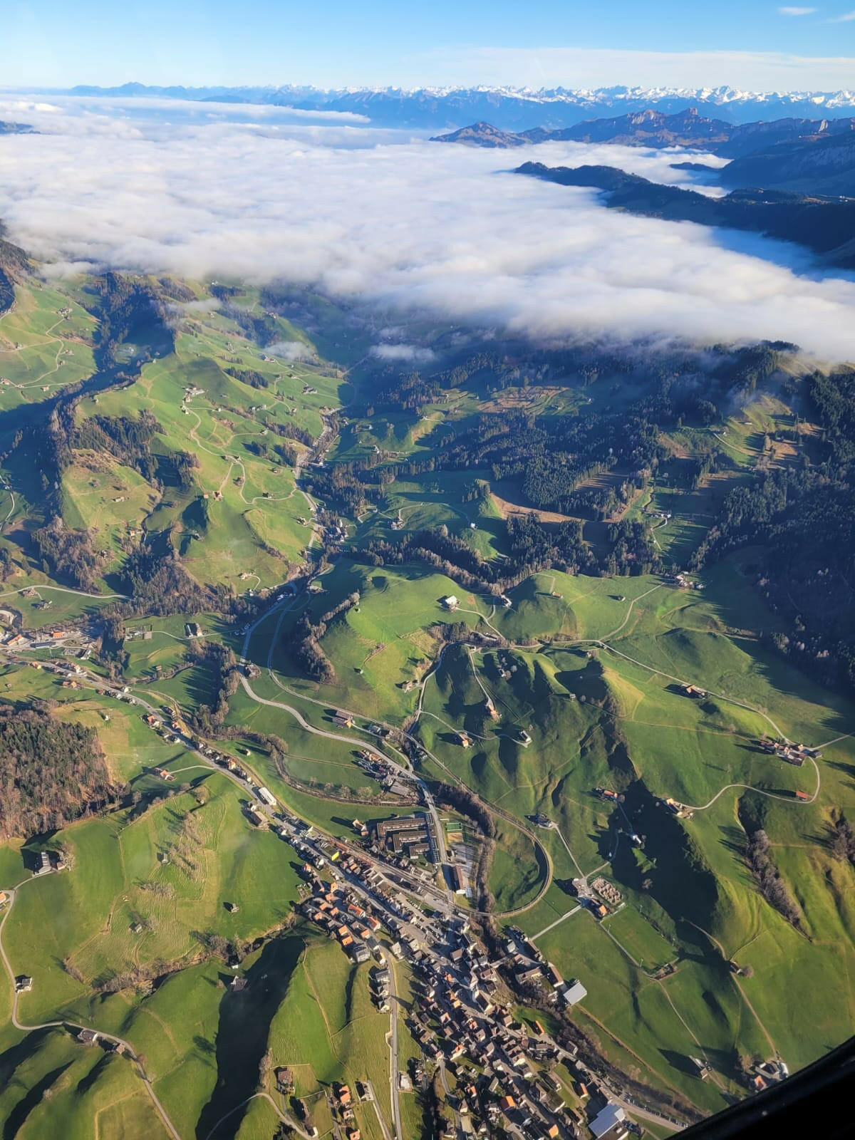 Rundflug mit oder ohne Zwischenlandung bei einem Restaurant