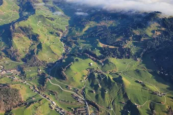 Rundflug mit oder ohne Zwischenlandung bei einem Restaurant
