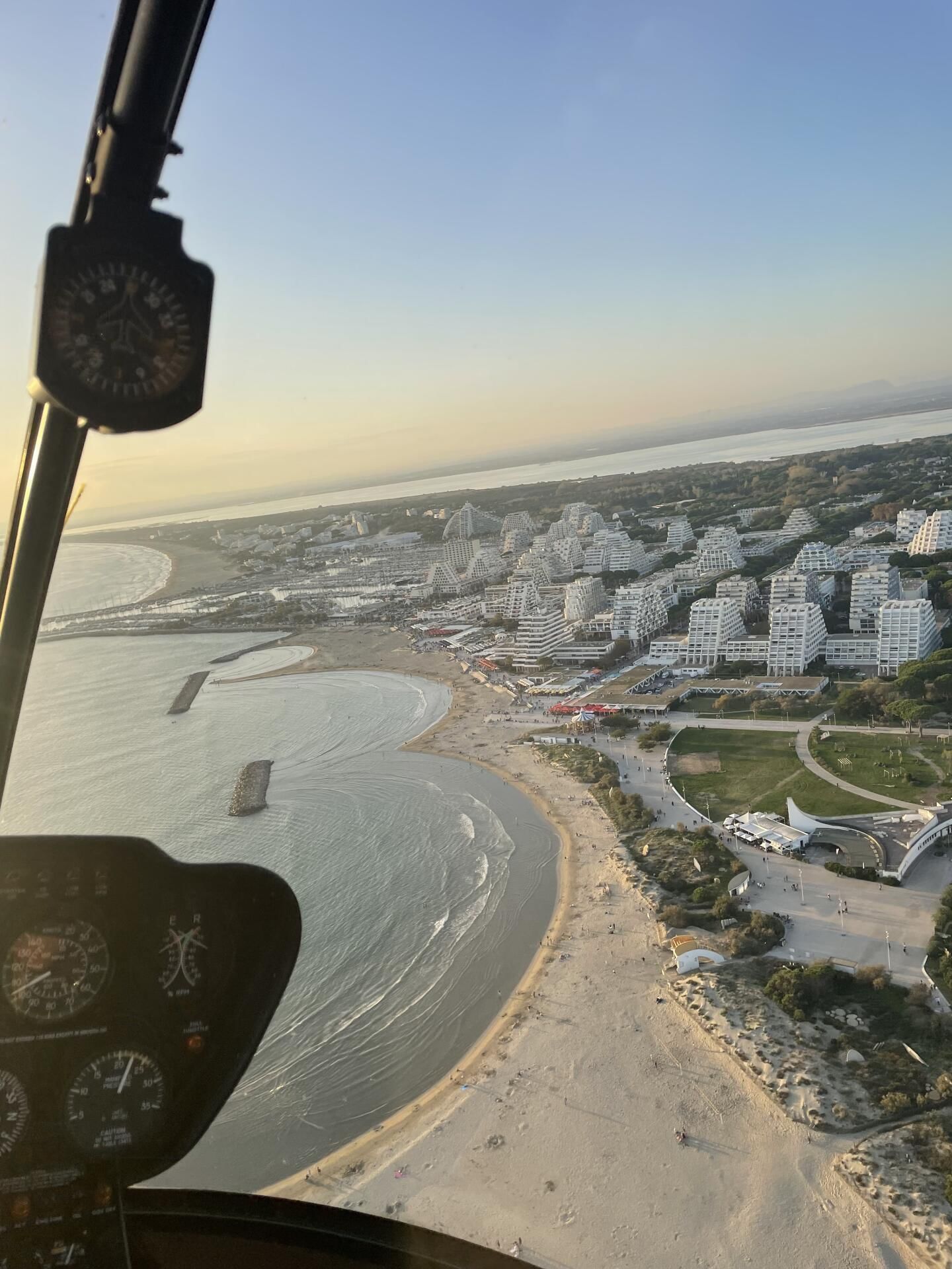 Découverte de la grade motte vue du ciel en hélicoptère