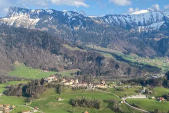 De la Gruyère au lac de Thoune