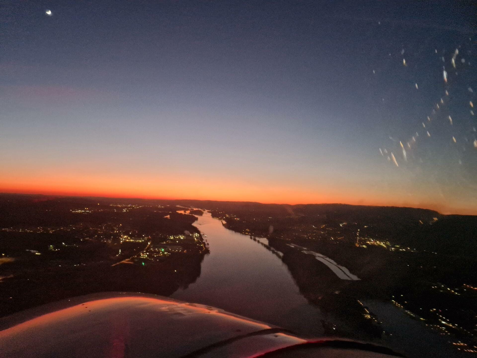 Sonnenuntergang über dem Rhein