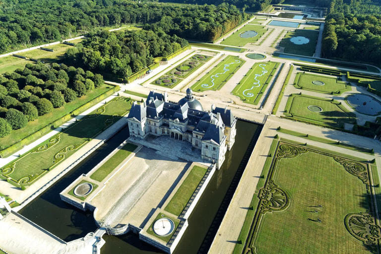 Vol panoramique sur l'Est parisien : une expérience inoubliable entre châteaux, Disneyland et méandres de la Seine