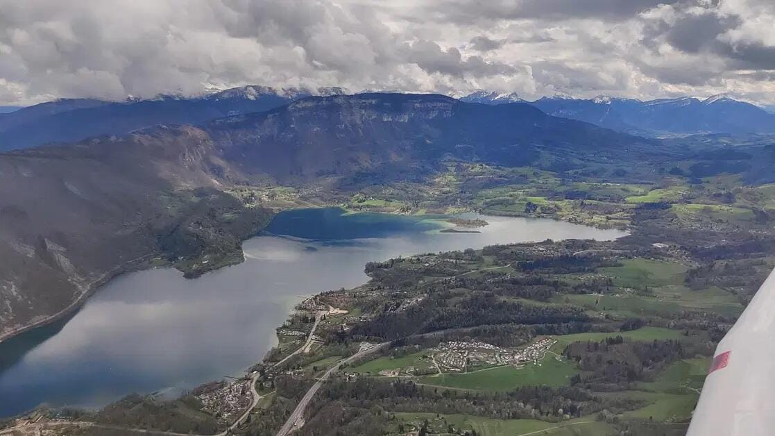Lac d'Aiguebelette (un jour bleu)