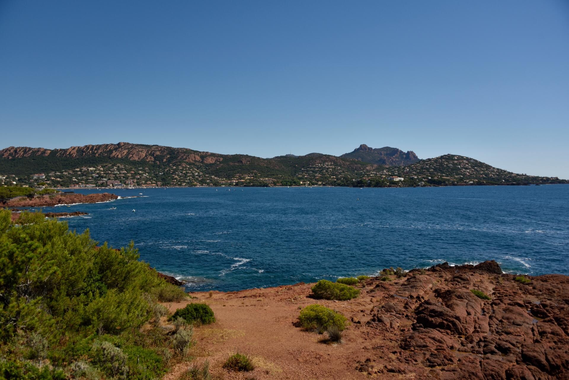 Le massif de l'Estérel en hélicoptère - Vol privé - R44