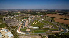 Sightseeing flying over Silverstone race circuit (1hr15)