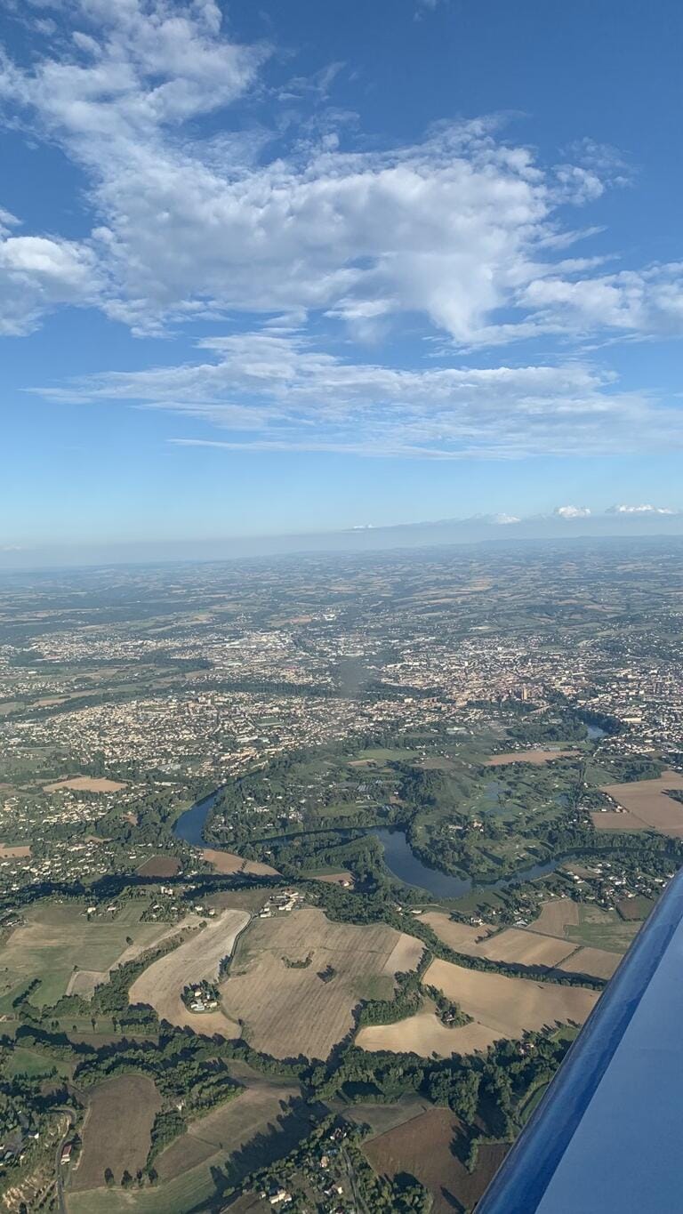 Vol panoramique sur Toulouse et ses alentours : le Canal du Midi, les bastides du Tarn et les villages perchés vus du ciel